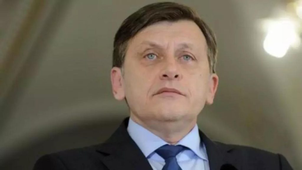 Bomba in politica romaneasca Crin Antonescu anunta suspendarea candidaturii la Cotroceni