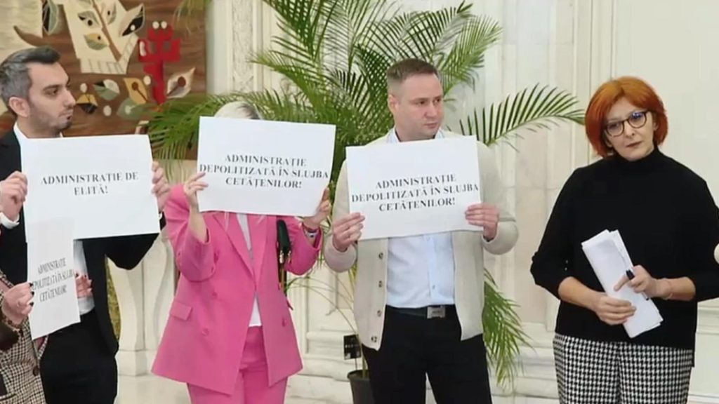 Bugetarii din Camera Deputatilor protesteaza Salarii mici doar 6000 de lei