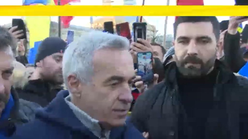 Calin Georgescu in mijlocul protestatarilor Mesaj puternic pentru romani
