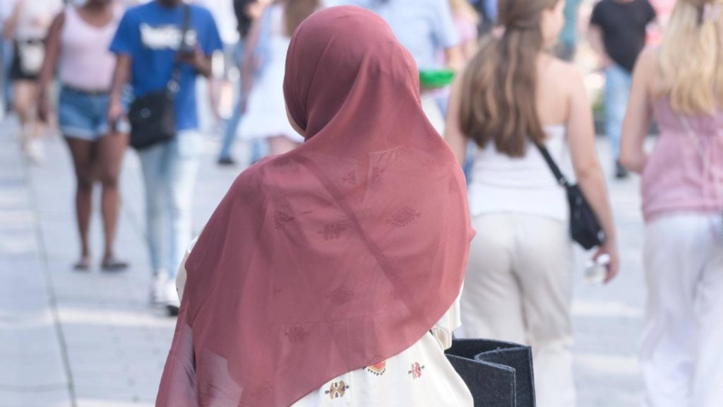 Germania s a saturat Lege pentru evacuarea imigrantilor din locuinte sociale In locul lor cetateni care au platit taxe toata viata