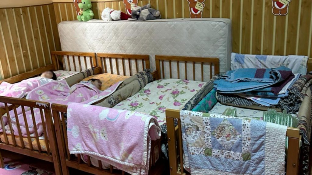 INUMAN Copii cu dizabilitati in conditii mizere in Targu Mures