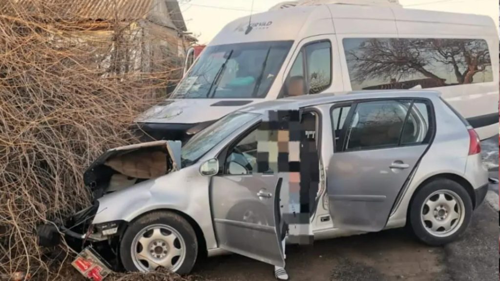 Microbuz implicat in accident grav 8 raniti spitalizati