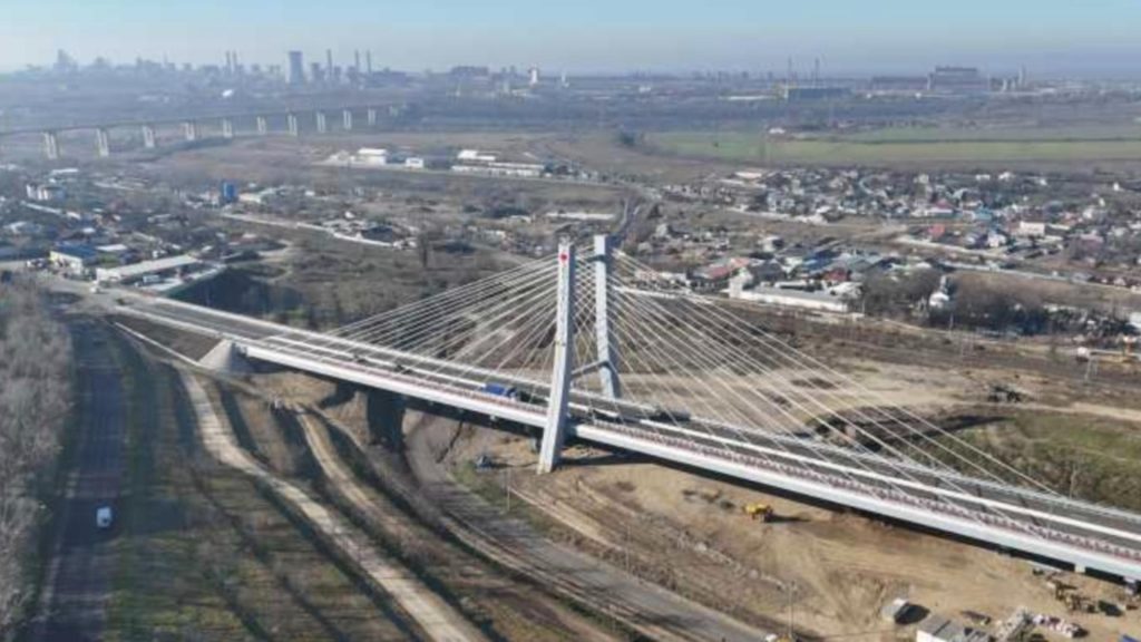 Presedintele CJ Galati Trafic deschis pe primul pod hobanat