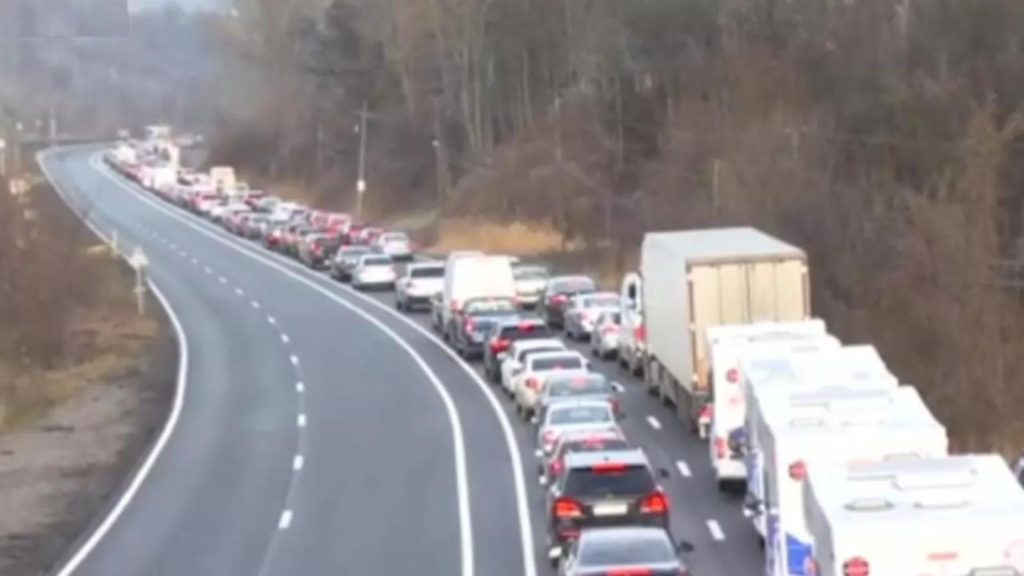 Trafic intens pe Valea Prahovei Romanii calatoresc sau revin acasa