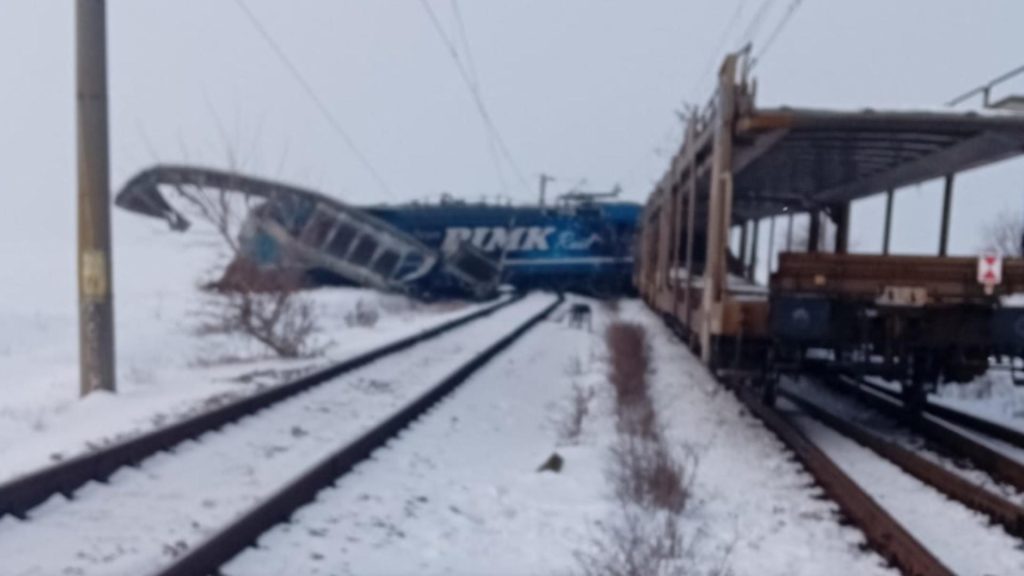 Accident feroviar Olt Patru vagoane ridicate circulatia trenurilor inca restrictionata