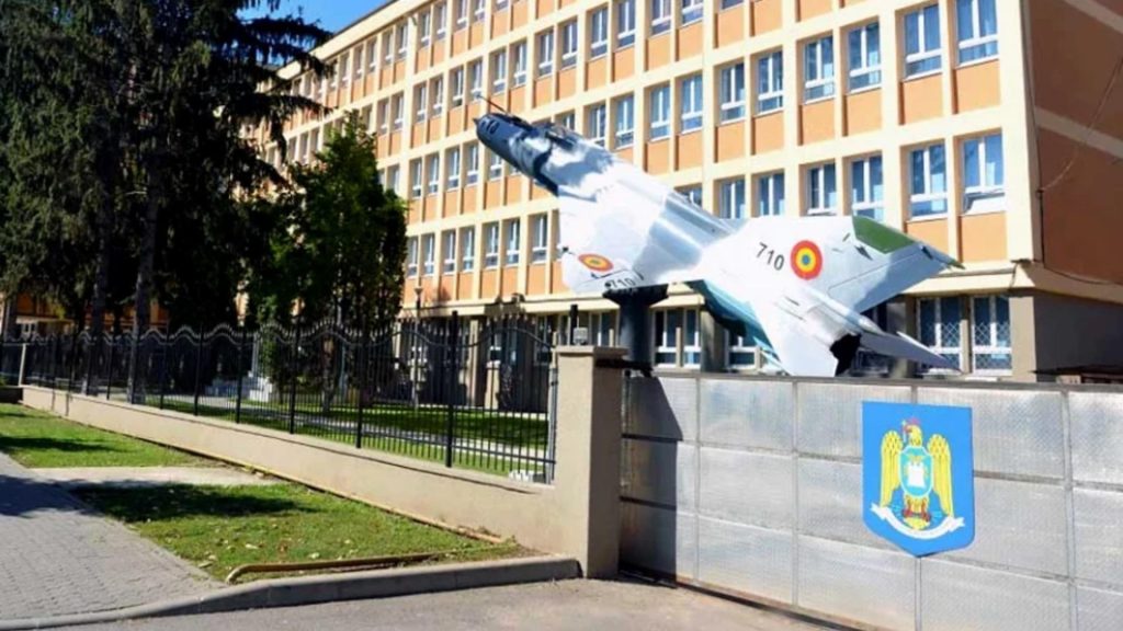 Ministerul Apararii si Colegiul Militar din Alba Iulia au dat in judecata o fosta eleva mama trebuie sa plateasca peste 50000 de lei