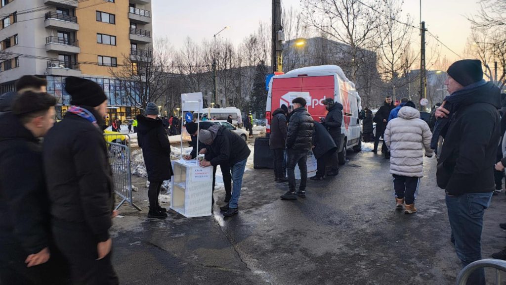 Mobilizare masiva Fanii FCSB au strans semnaturi pentru Calin Georgescu