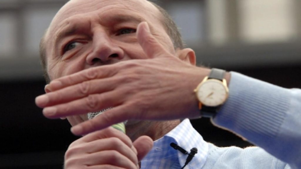 Traian Basescu despre Marcel Ciolacu E ridicol sa pierzi timpul pe TikTok sa mananci sarmale sa dai jos pisici