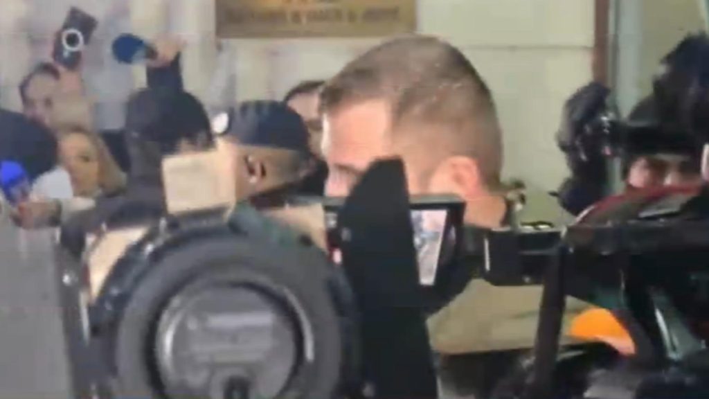 VIDEO Echipa Realitatea Plus amenintata cu violenta de televiziunea sistemului