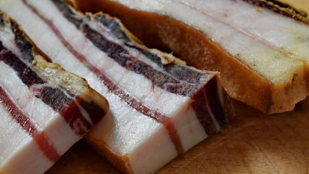 Condamnat pentru furt de carne si slanina