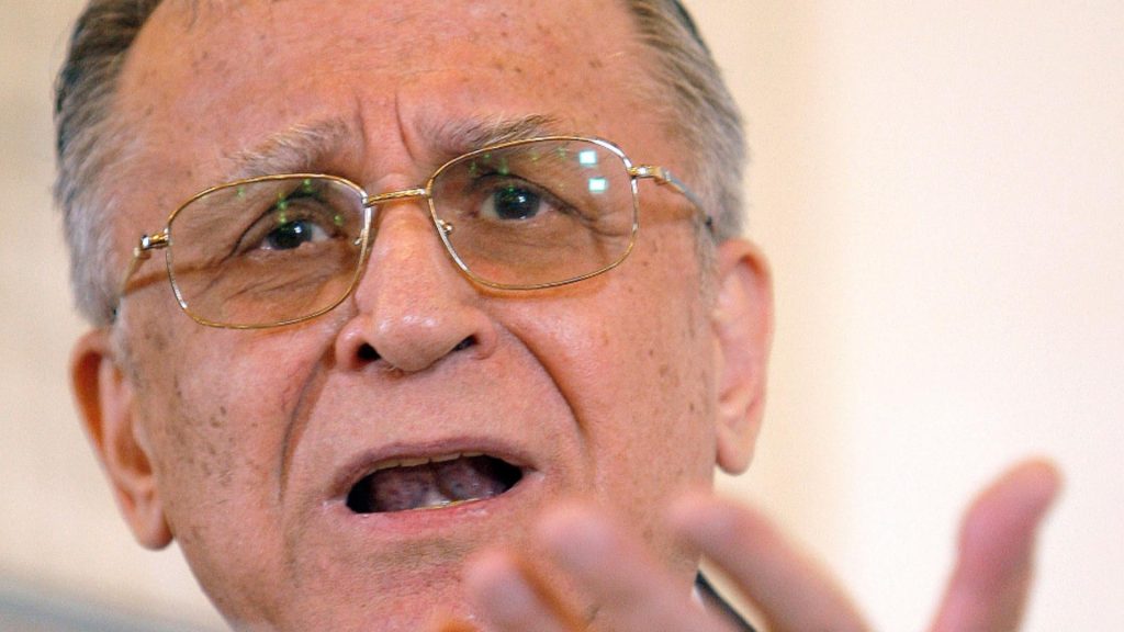 Ion Iliescu pierde certificatul de revolutionar