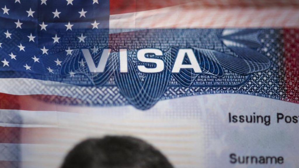 Lovitura pentru romani Trump poate bloca Visa Waiver