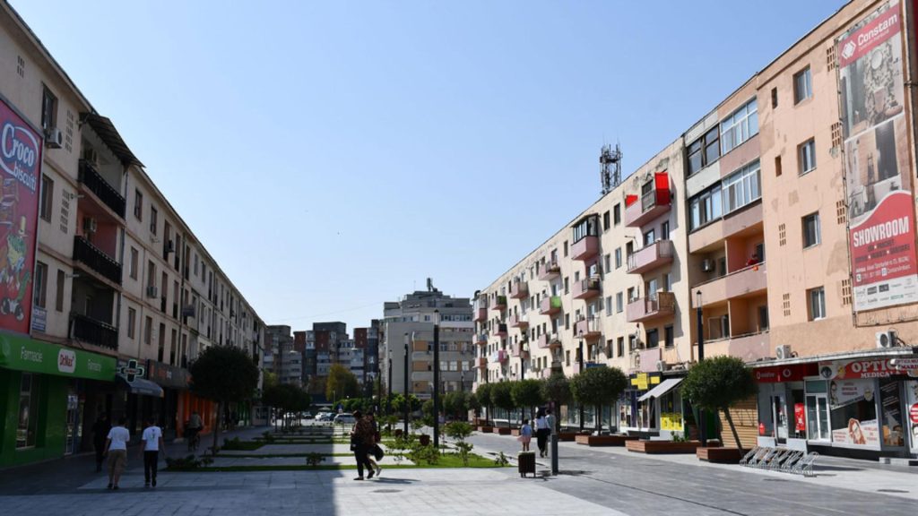 Orasul cu 44 cladiri riscante si 5 adaposturi operative