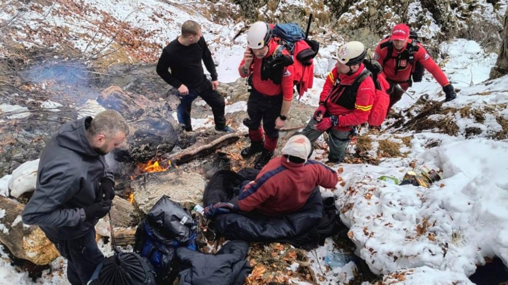Salvare contracronometru in Muntii Maramures 3 ucraineni recuperati