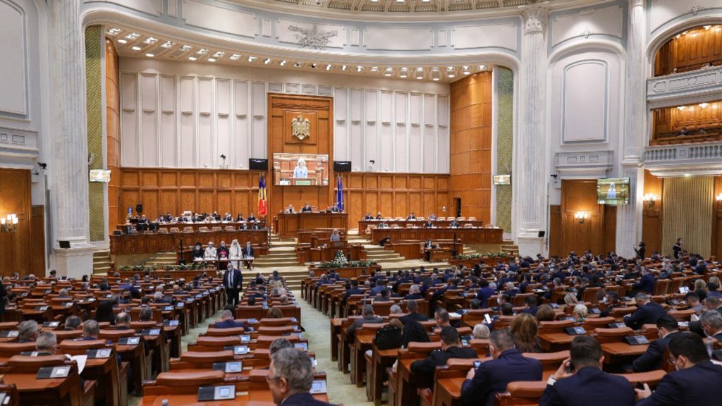 Sanctiuni dure pentru parlamentarii absenti la sedinte