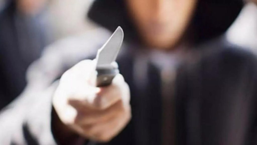 Scene socante la un liceu din Targoviste elev de 16 ani injunghiat in picior