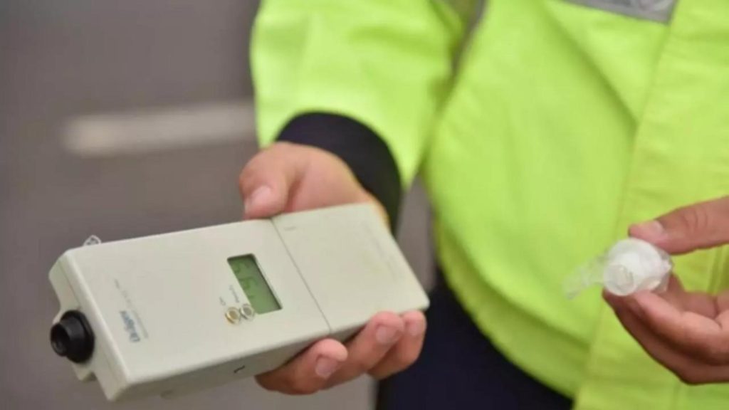 Sofer depistat cu alcoolemie record agresiv dupa arest