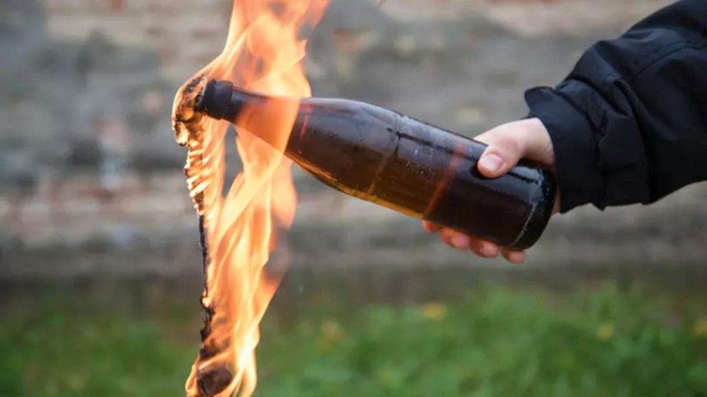 12 tineri cu Molotov si pistoale airsoft opriti in Baneasa