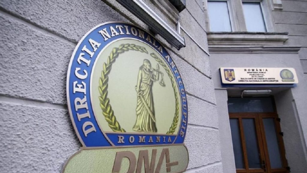 DNA a descins la Evidenta Persoanelor Brasov Directorul si un consilier acuzati de atribuirea contractelor fara licitatie