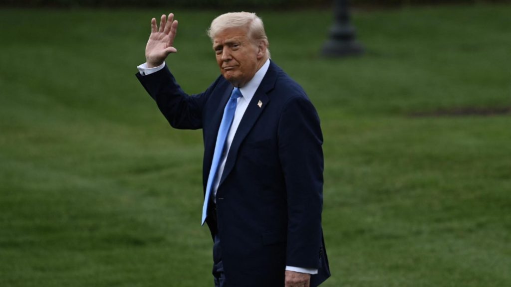 Romania incearca sa repare relatia cu SUA Cine sunt cei doi trimisi speciali ai guvernului la Mar a Lago pentru a discuta cu Trump