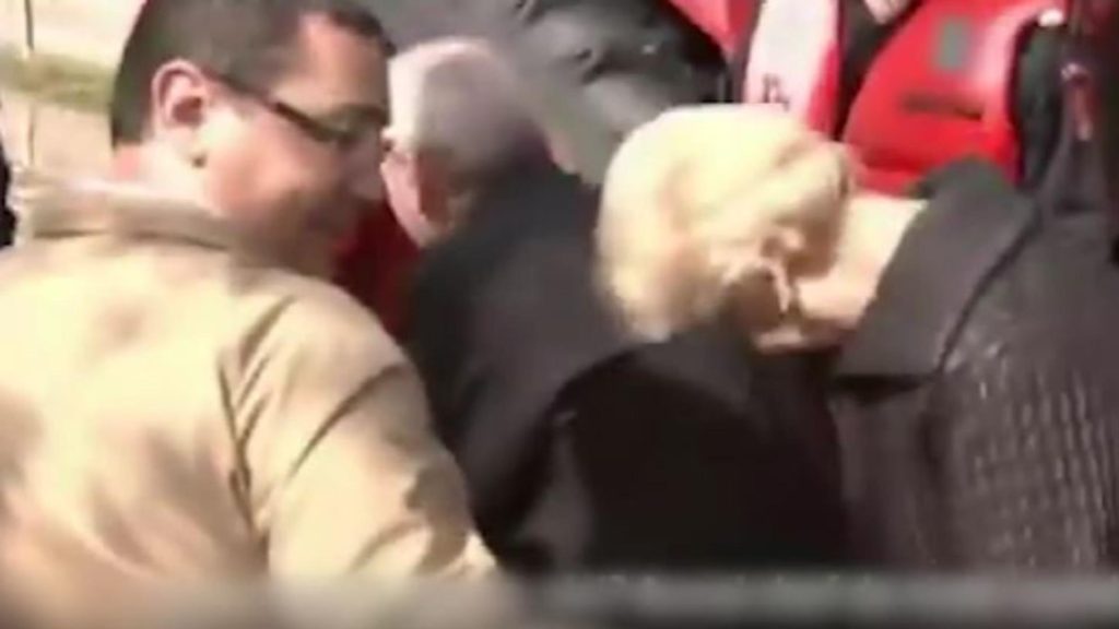Sorin Grindeanu cere retragerea suveranistului vopsit din cursa pentru Cotroceni Ponta recunoaste ca Belgradul este mai important decat Romania