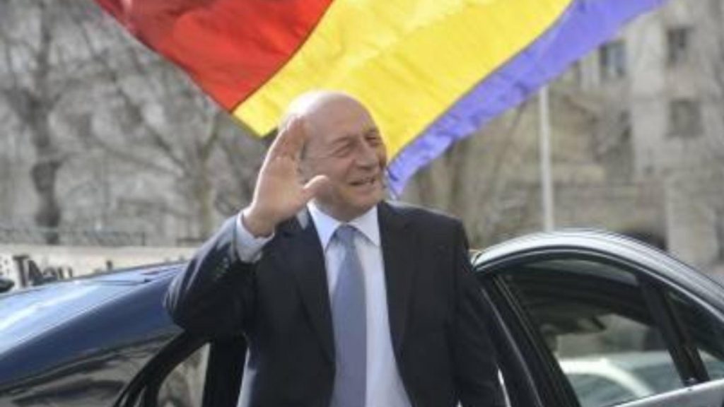 Traian Basescu Ciolacu ar trebui sa demisioneze pentru tara