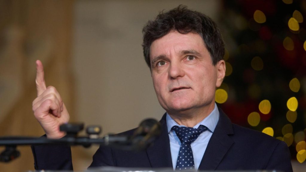 Tupeu urias Nicusor Dan foloseste familia pentru voturi