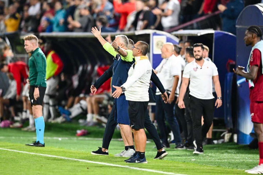 Dan Petrescu suspendat si amendat dupa incidentele cu Craiova