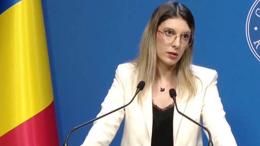 Diana Buzoianu se plange ca e doar notar la minister