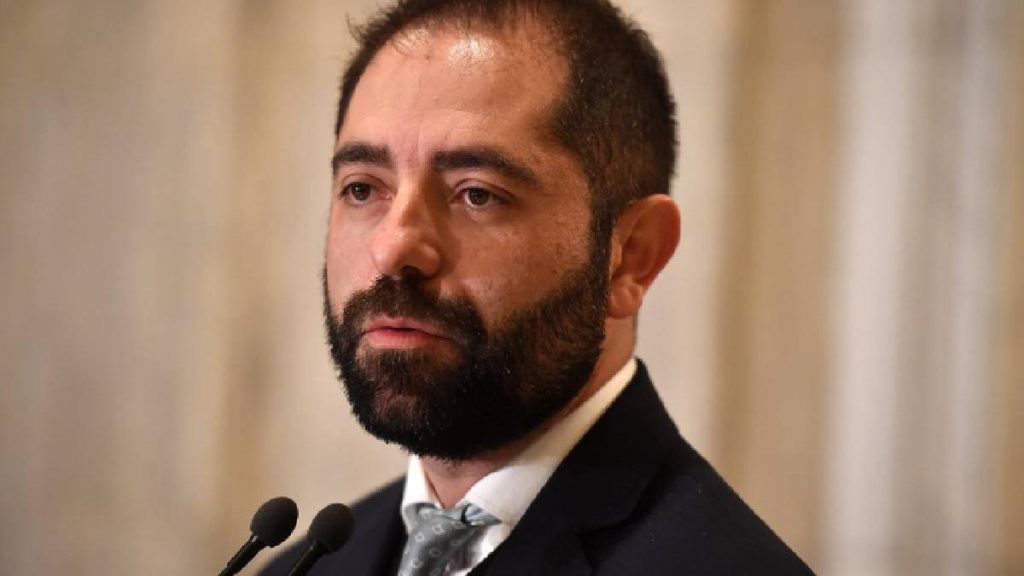 Radu Burnete Mergem pe sfoara din cauza datoriilor