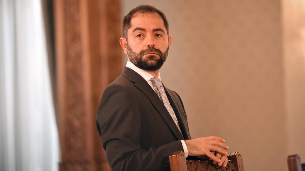 Radu Burnete Salarizarea publica din Romania e confuza Sporurile trebuie eliminate