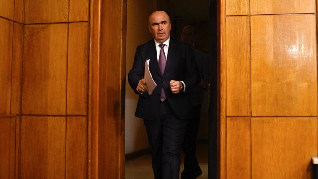 Bolojan ameninta cu demisia PNL discuta retragerea de la guvernare