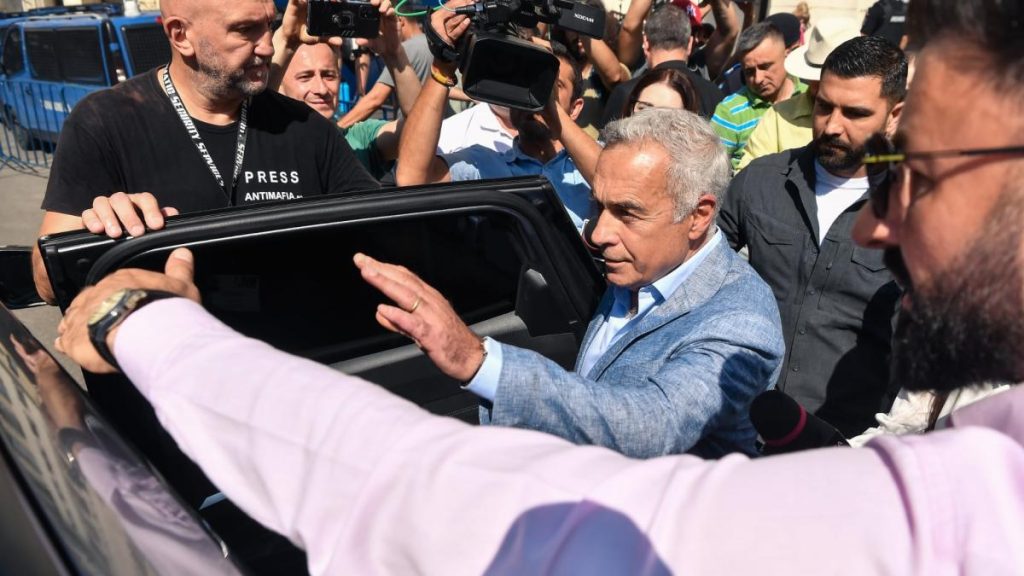 Din ce traieshte Calin Georgescu Fara venit cu bodyguarzi
