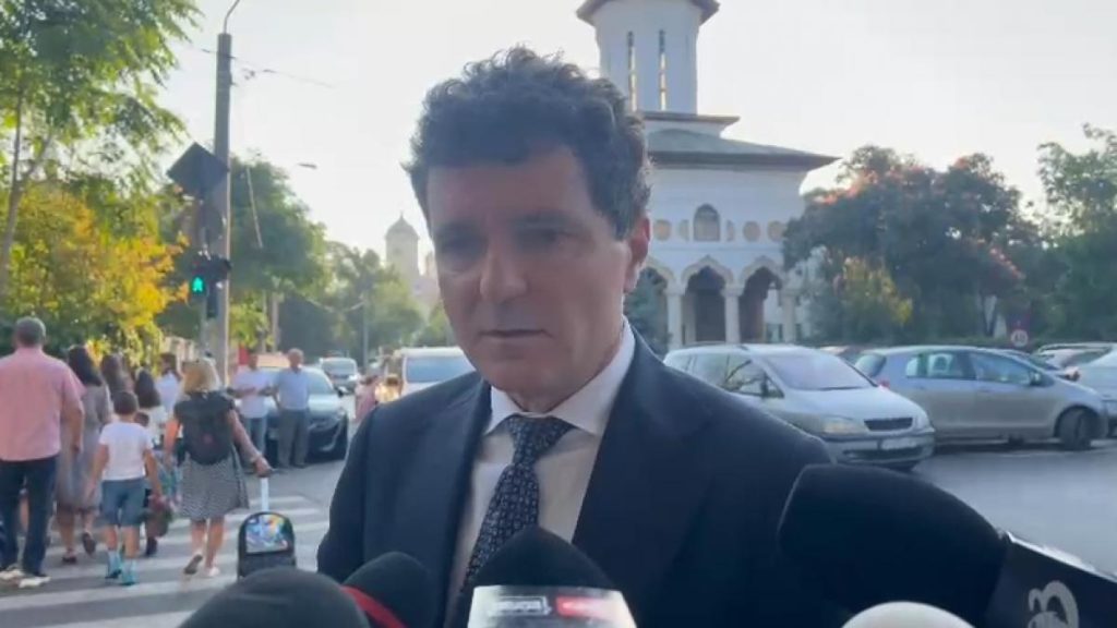 Nicusor Dan a dus fetita la scoala cu profesori