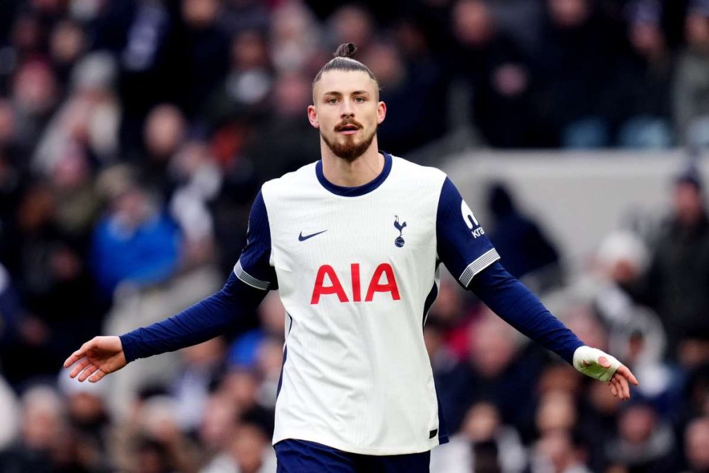 Radu Dragusin exclus de Tottenham din Liga Campionilor