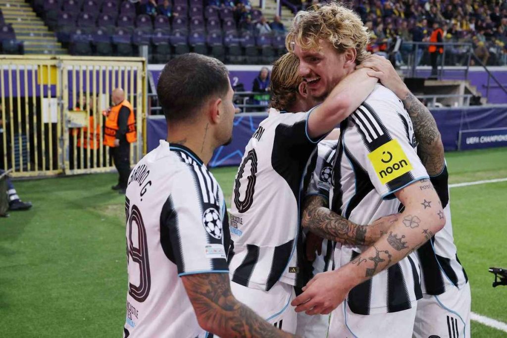 Anthony Gordon a inscris doua penaltyuri Newcastle a invins Union Saint Gilloise