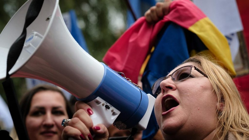 Diana Sosoaca inculpata pentru 11 infractiuni afirma ca Romania devine dictatura