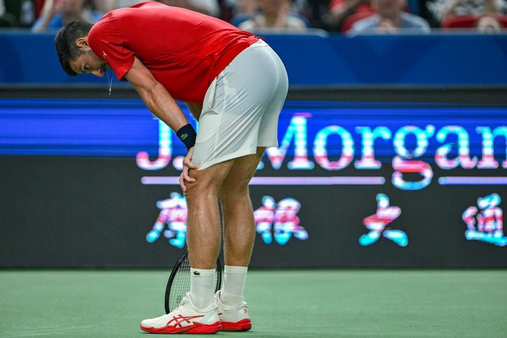 Djokovic testat de conditiile sufocante din Shanghai